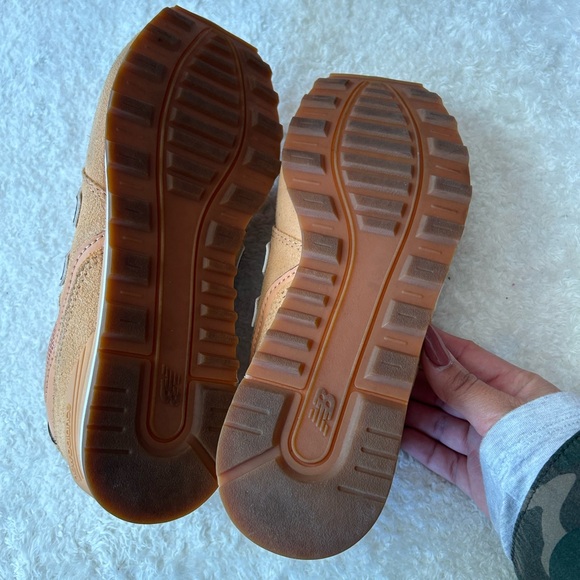 New Balance® X J.Crew 996 women's tonal sneakers - Picture 4 of 5